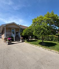 24 Clarion Road Main, Toronto, ON M9R 3Y5