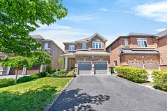 38 Templeton Court, Brampton, ON L6P 3B2