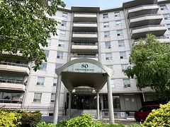 80 Grandravine Drive 402, Toronto, ON M3J 1B2