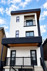 17 White Avenue 4 SFS, Toronto, ON M6N 1S7