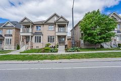 50 BONNIE BRAES Drive, Brampton, ON L6Y 0G8