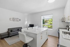 223 Jameson Avenue 201, Toronto, ON M6K 2Y7
