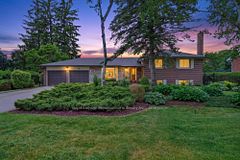 119 Elizabeth Drive, Halton Hills, ON L7J 1B6