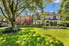 240 Poplar Drive, Oakville, ON L6J 4C8