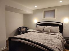 1599 Sandgate Crescent Lower, Mississauga, ON L5J 2E3
