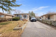 7 Burtonwood Crescent, Toronto, ON M9V 3L9