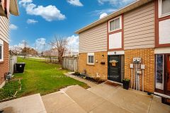 9 San Vito Way, Toronto, ON M3L 2G7