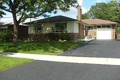 19 Amberwood Road, Toronto, ON M9B 5S4