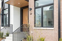 35 Lou Parsons Way 64, Mississauga, ON L5H 0B2