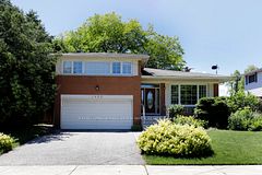 1492 Hillgrove Road, Mississauga, ON L5J 3M1