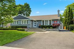 2113 Courtland Drive, Burlington, ON L7R 1R7