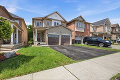 1077 Knotty Pine Grove, Mississauga, ON L5W 1J6
