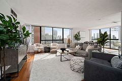4235 Sherwoodtowne Boulevard 1607, Mississauga, ON L4Z 1W3