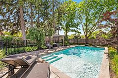 24 Jopling Avenue N, Toronto, ON M9B 4E7