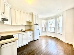 177 Marion Street 2nd Floor, Toronto, ON M6R 1E9