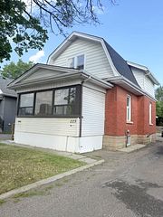 223 Queen Street W, Brampton, ON L6Y 1M6