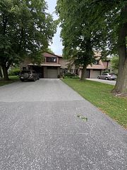 3345 Silverado Drive #2, Mississauga, ON L5A 2V1