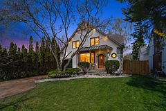 130 Lake Promenade, Toronto, ON M8W 1A5