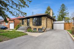 22 North Heights Road, Toronto, ON M9B 2T1