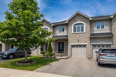 2092 ENGLISH Crescent, Burlington, ON L7L 7B3
