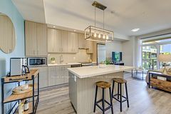 457 Plains Road E 324, Burlington, ON L7T 1H1