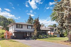 250 Daphne Avenue, Mississauga, ON L5A 1M6