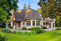 1098 Lakeshore Road W, Oakville, ON L6L 1E9