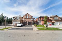 525 Driftcurrent Drive, Mississauga, ON L4Z 3Z2