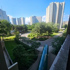 3590 Kaneff Crescent 506, Mississauga, ON L5A 3X3