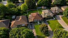 100 Ballacaine Drive, Toronto, ON M8Y 4B8