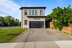 1 Brookside Drive, Mississauga, ON L5M 1H2