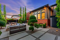 9 Bernice Avenue, Toronto, ON M8Y 1Z5