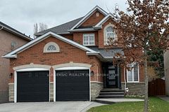 33 Hillpath Crescent, Brampton, ON L6Z 4T7