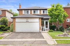 1004 Queensbridge Drive, Mississauga, ON L5C 3R1