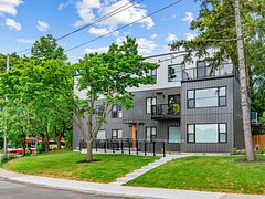 148 Glenlake Avenue #7, Toronto, ON M6P 1E7
