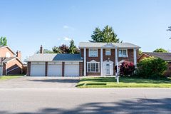 8 River View Drive, Brampton, ON L6W 2E5