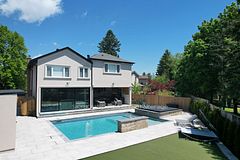 2711 Spruce Needle Court, Mississauga, ON L5L 1N2