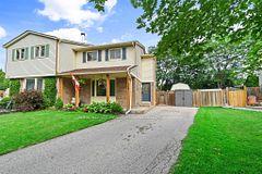 709 Middleton Crescent, Milton, ON L9T 4C2