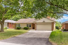 25 Abinger Crescent, Toronto, ON M9B 2Y4
