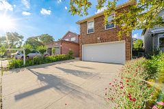 177 Surbray Grove, Mississauga, ON L5B 2E2