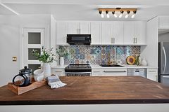 168 Sabina Drive 214, Oakville, ON L6W 0W5