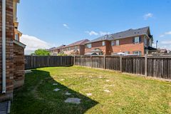 30 Apple Valley Way Drive, Brampton, ON L6P 3R3