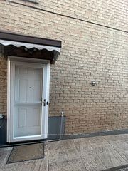 358 Kingsbridge Garden Circle Bsmt, Mississauga, ON L5R 1K8