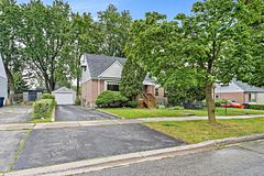 27 Hatfield Crescent, Toronto, ON M9W 3R7