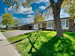 3602 Dunrankin Drive, Mississauga, ON L4T 1V9