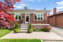 281 Falstaff Avenue, Toronto, ON M6L 2G4