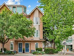220 Manitoba Street 32, Toronto, ON M8Y 4G7