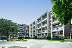 2121 Roche Court 301, Mississauga, ON L5K 2C7