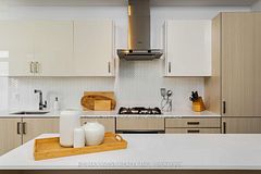 36 Howard Park Avenue 603, Toronto, ON M6R 0A5