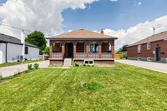 22 Nash Drive, Toronto, ON M3M 2L3